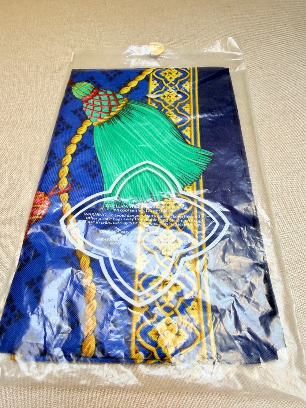 Vintage Avon 1989 Long Tassel Scarf Made in Italy New in Package - Picture 2 of 10